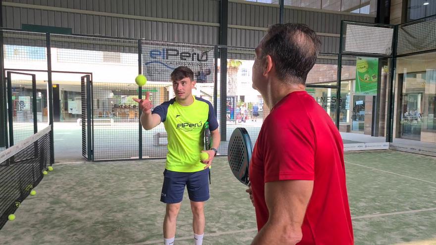 Rafa aprende junto a su profe, Mario, en un curso intensivo