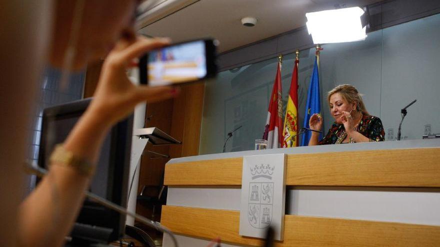 Rosa Valdeón tras la rueda de prensa.