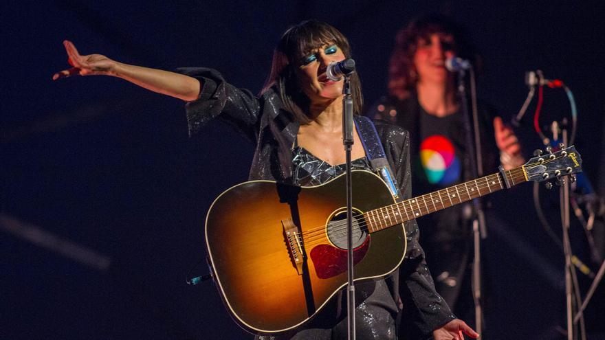 Amaral anima al público en el festival Sonorama Ribera