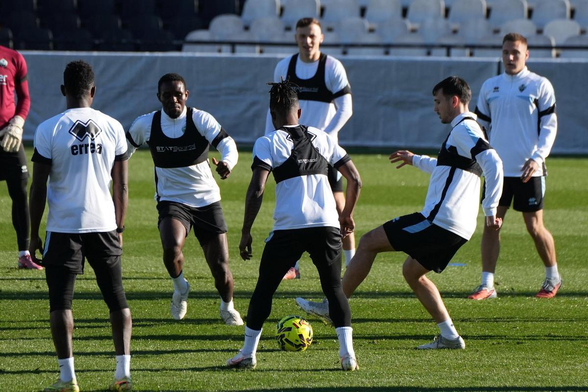 Galería | El entrenamiento del CD Castellón en imágenes, con el Leganés entre ceja y ceja