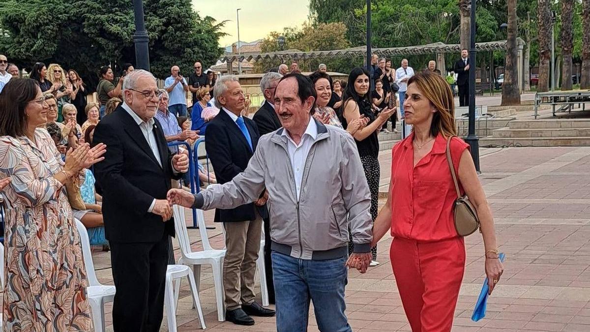 Manolo Molés ha sido recibido con una ovación por parte de sus vecinos de les Alqueries.