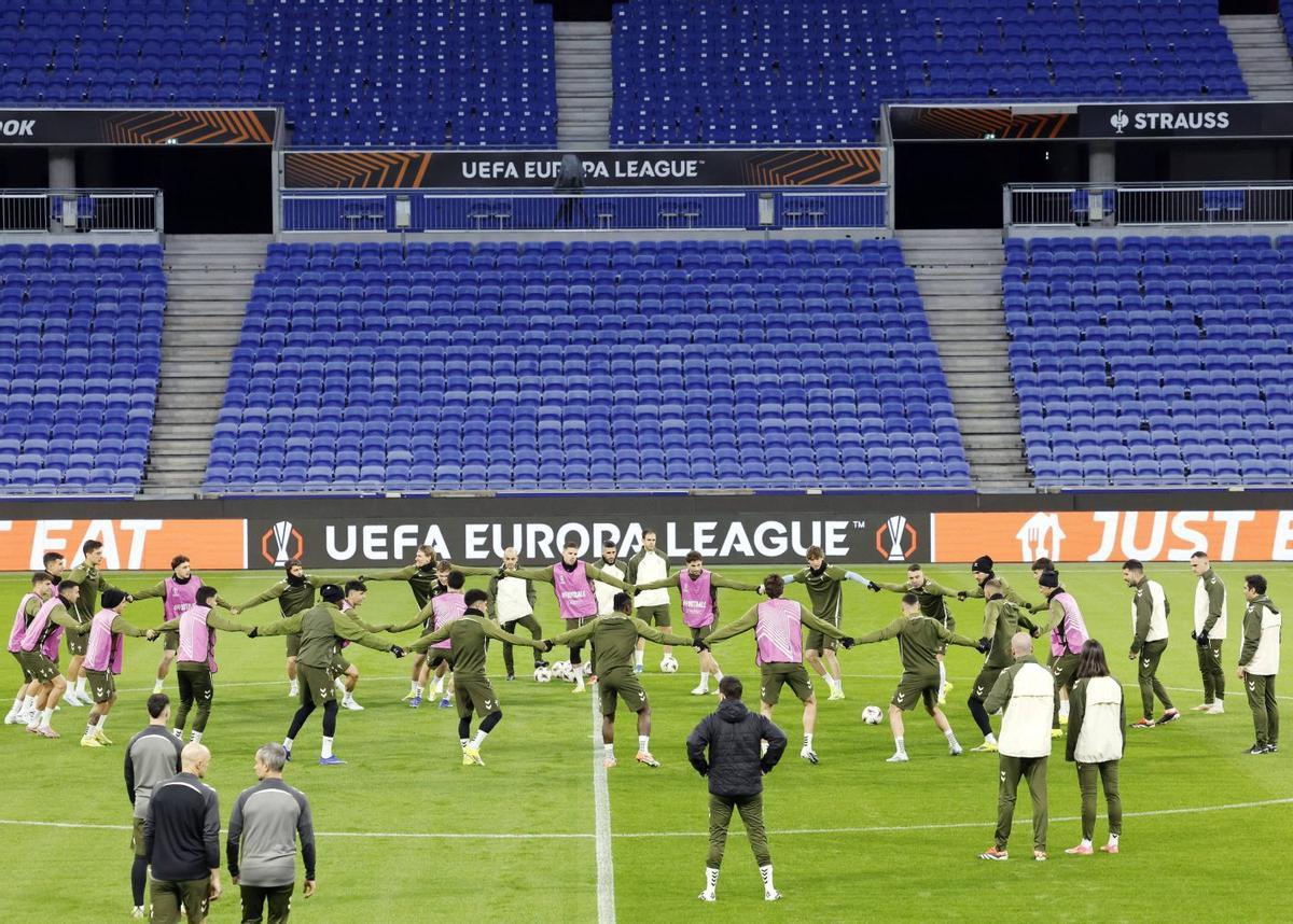 Primeros minutos de entrenamiento del Celta en Lyon.
