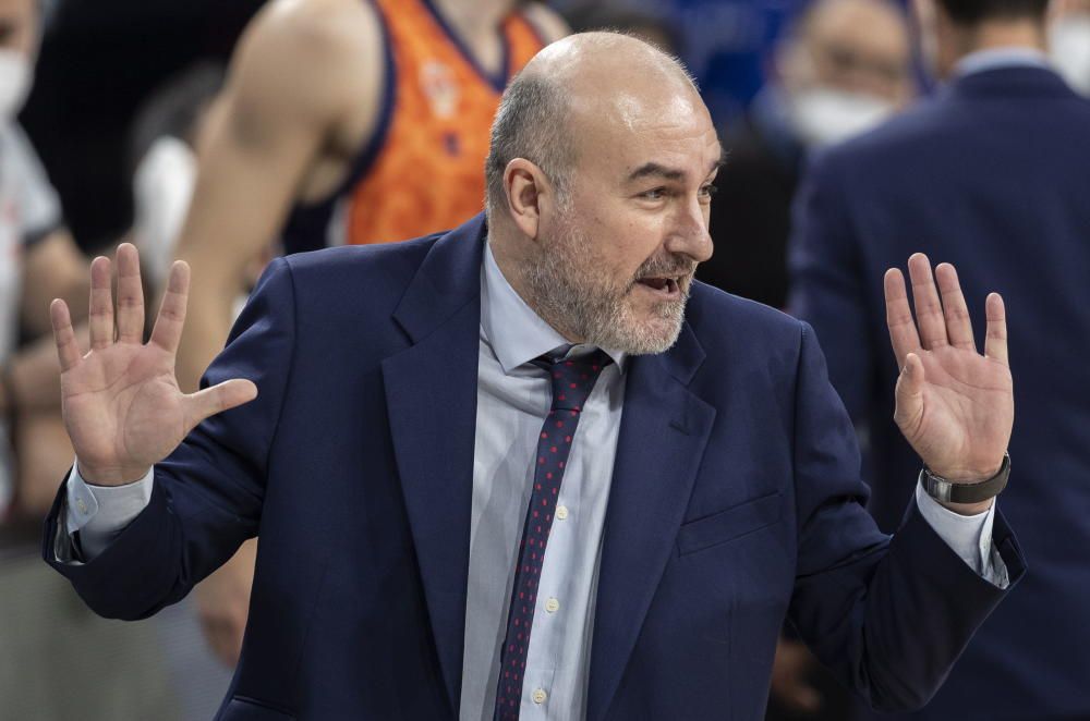 Partido Euroliga entre Anadolu Efes y Valencia Basket