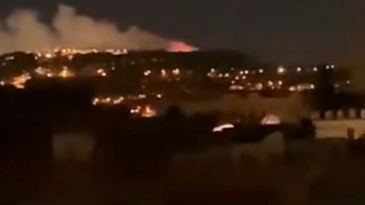 Pequeño incendio en Montjuïc tras los fuegos artificiales para celebrar el año nuevo.