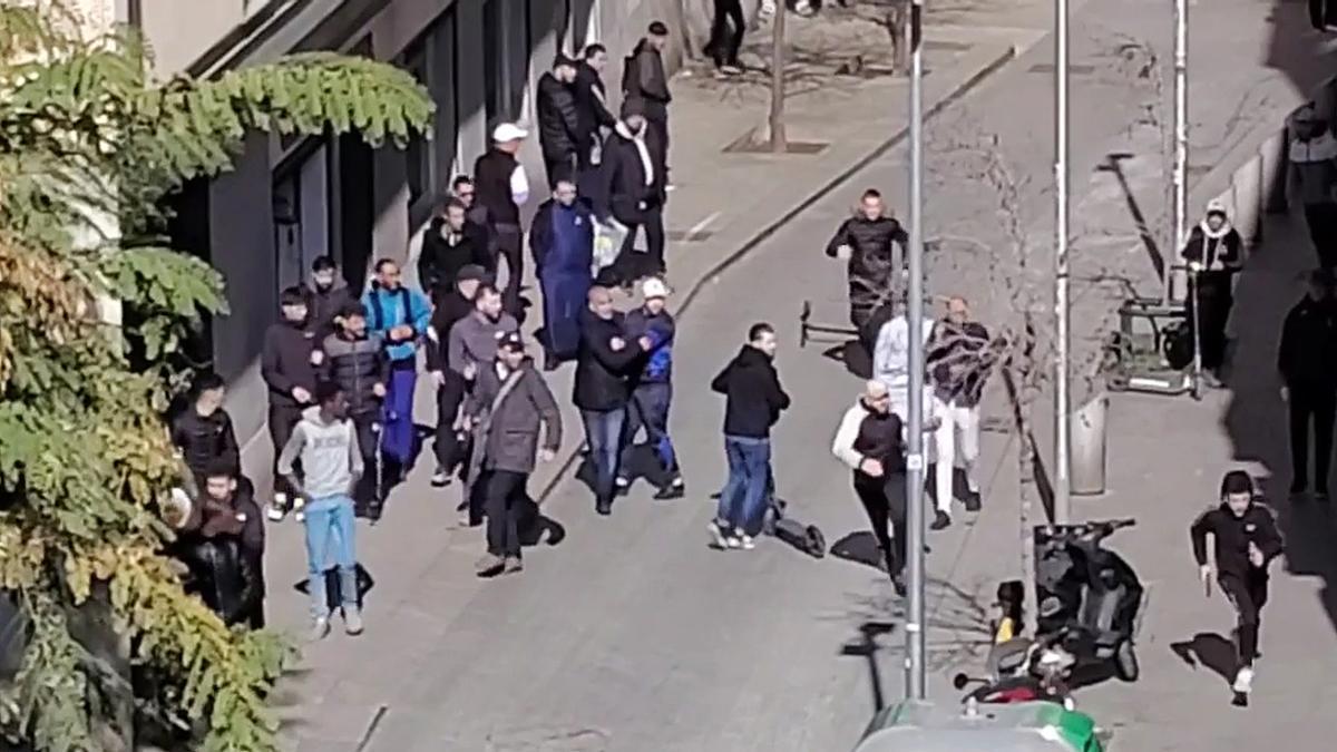 Un vecino grabó al autor de los disparos del tiroteo en el centro de Barcelona.