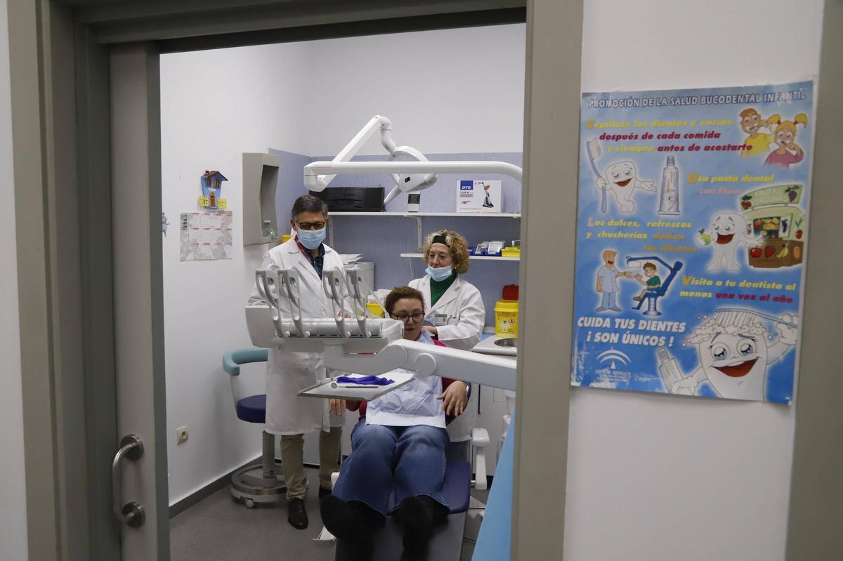 Gabinete odontológico del centro de salud Manuel Barragán en Córdoba.