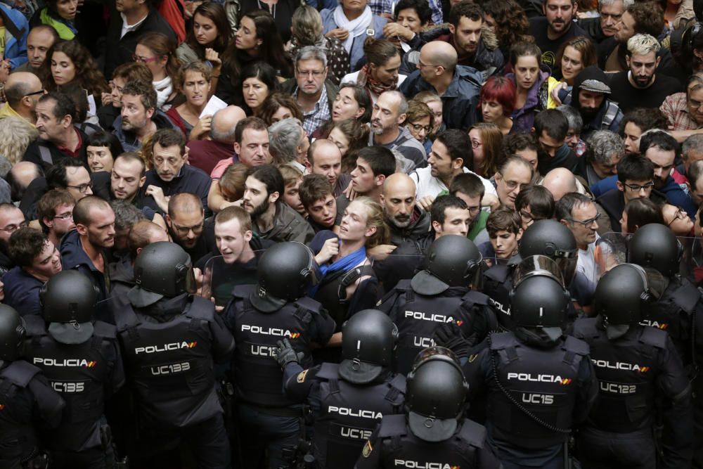 La jornada del 1-O en Cataluña, en imágenes