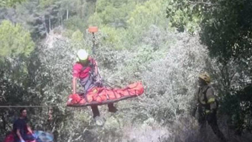 Un ciclista va haver de ser rescatat a la Jonquera.