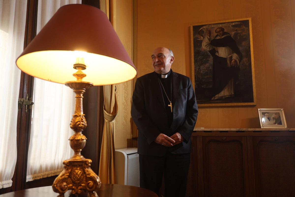 Enrique Benavent, en la sala de audiencias del Palacio Arzobispal.