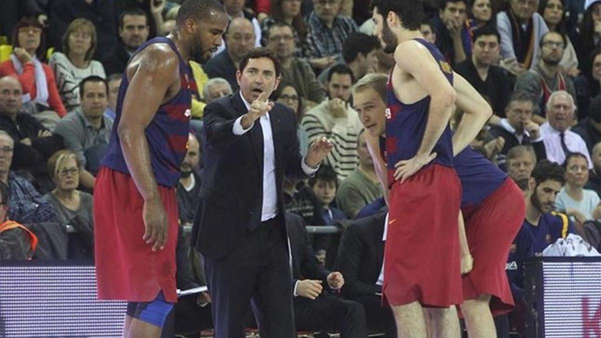 Pascual dando instrucciones a sus jugadores