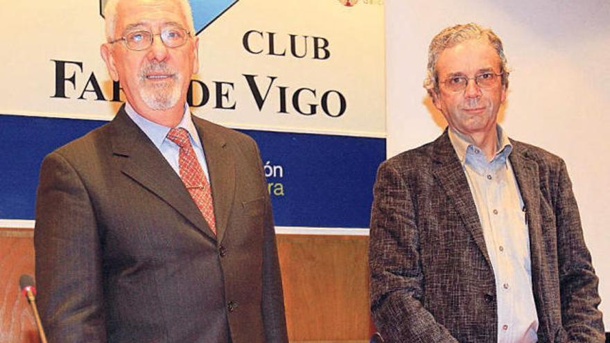 José Manuel Roldán (izqda.) fue presentado por el psicólogo clínico Alejandro Carbajo.  // José Lores