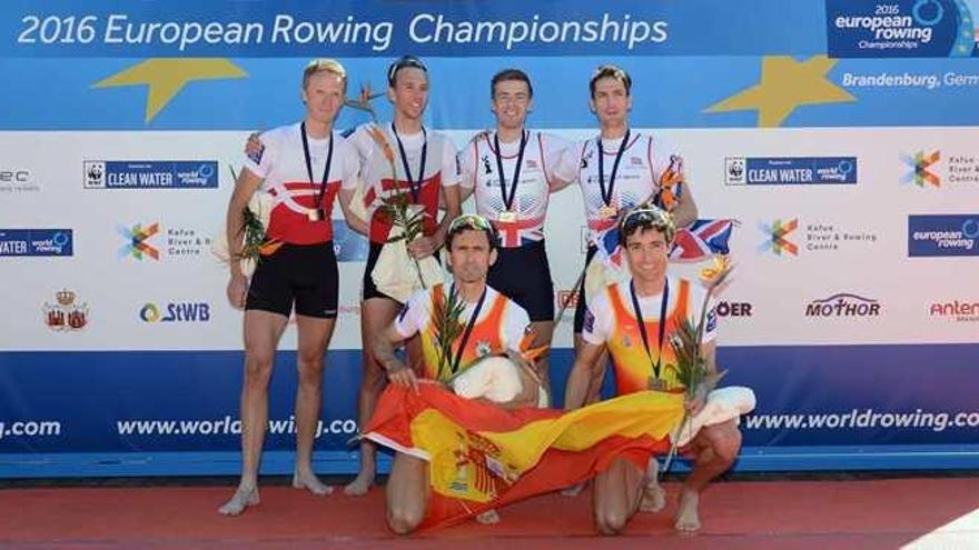 El dúo español que alcanzó la final de dos sin timonel ligero, en el podio final junto a la dupla británica -oro- y la danesa -plata-.