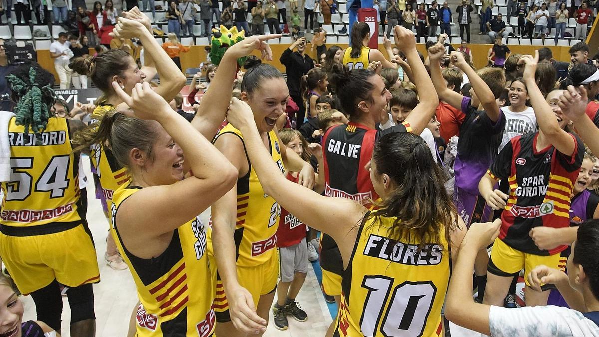Etxarri celebra amb les seves companyes la classificació per l'Eurolliga