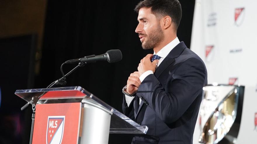 Carles Gil, en el momento de recibir el premio