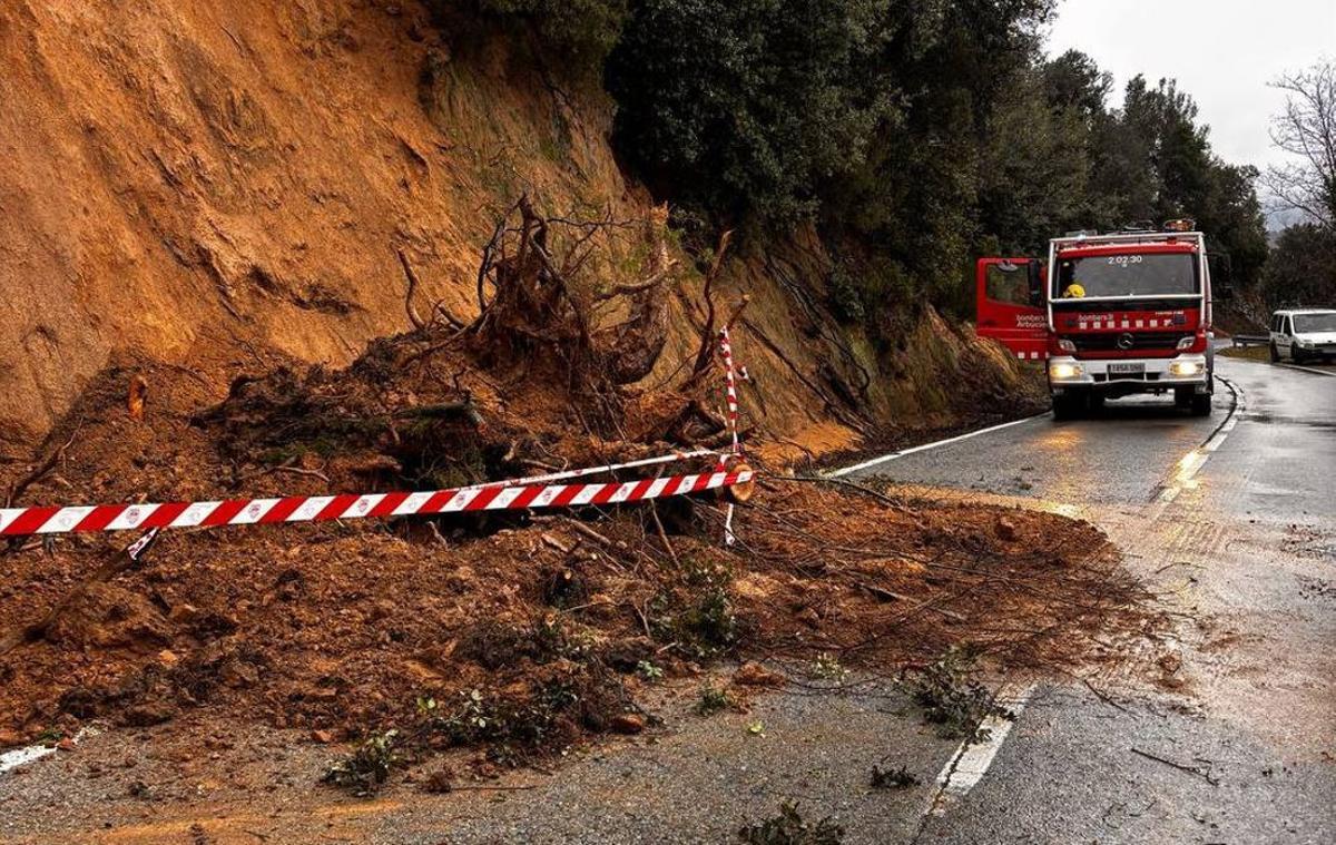 Caigudes d'arbres i esllavissades han estat les incidències més habituals