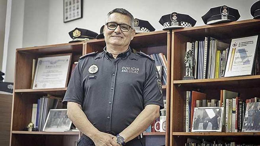 El jefe de la PolicÃ­a Local de Palma, Josep PalouziÃ©, en su despacho del cuartel de Sant Ferran.