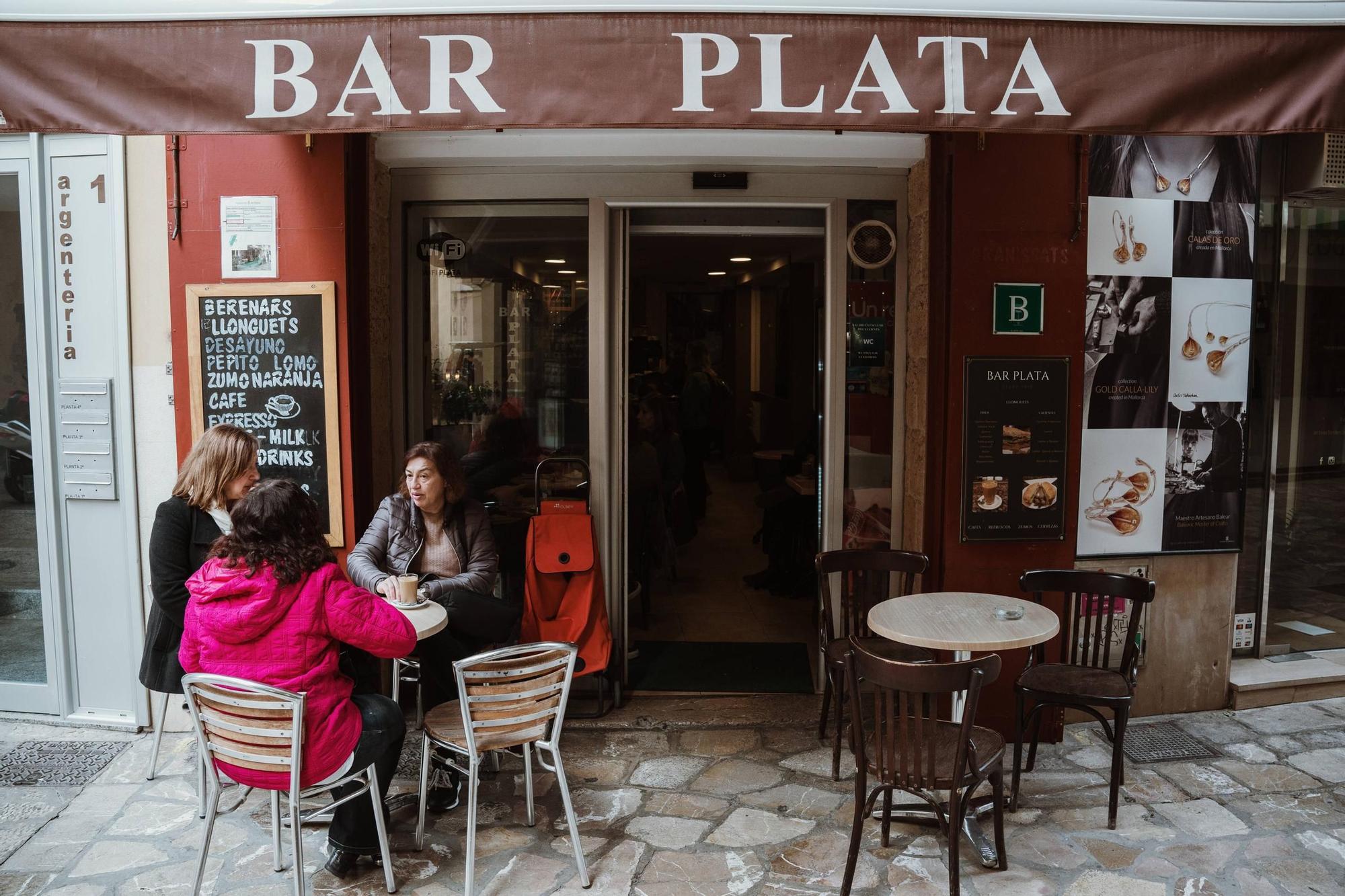 Fotos Bares "normales" en Palma, el Tony, el Plata, el Tulsa, el Savoy o Can Vinagre el último refugio de los residentes