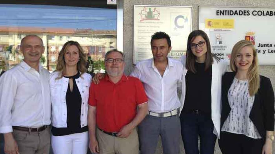 Equipo del centro de alzhéimer, junto con los evaluadores.