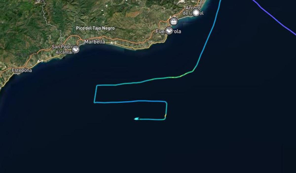 La Salvamar Alnitak trabaja desde esta mañana frente a las costas de Marbella y Fuengirola.