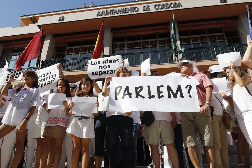 Concentración en Córdoba por el diálogo en Cataluña