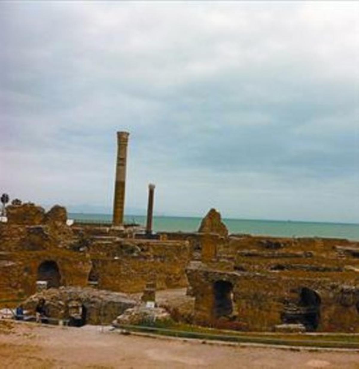 Les ruïnes de Cartago, que va ser fundada pels fenicis al segle IX aC. Les ruïnes de Cartago, que va ser fundada pels fenicis al segle IX aC.