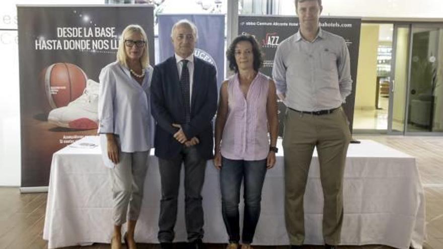 Silvia Adriasola, Vicente Magro, Míriam Blasco y Toni Gallego, ayer.