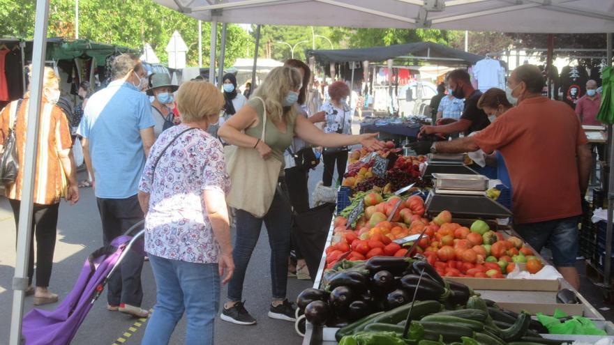 El mercadillo de los miércoles de Burjassot recupera todos sus puestos de venta