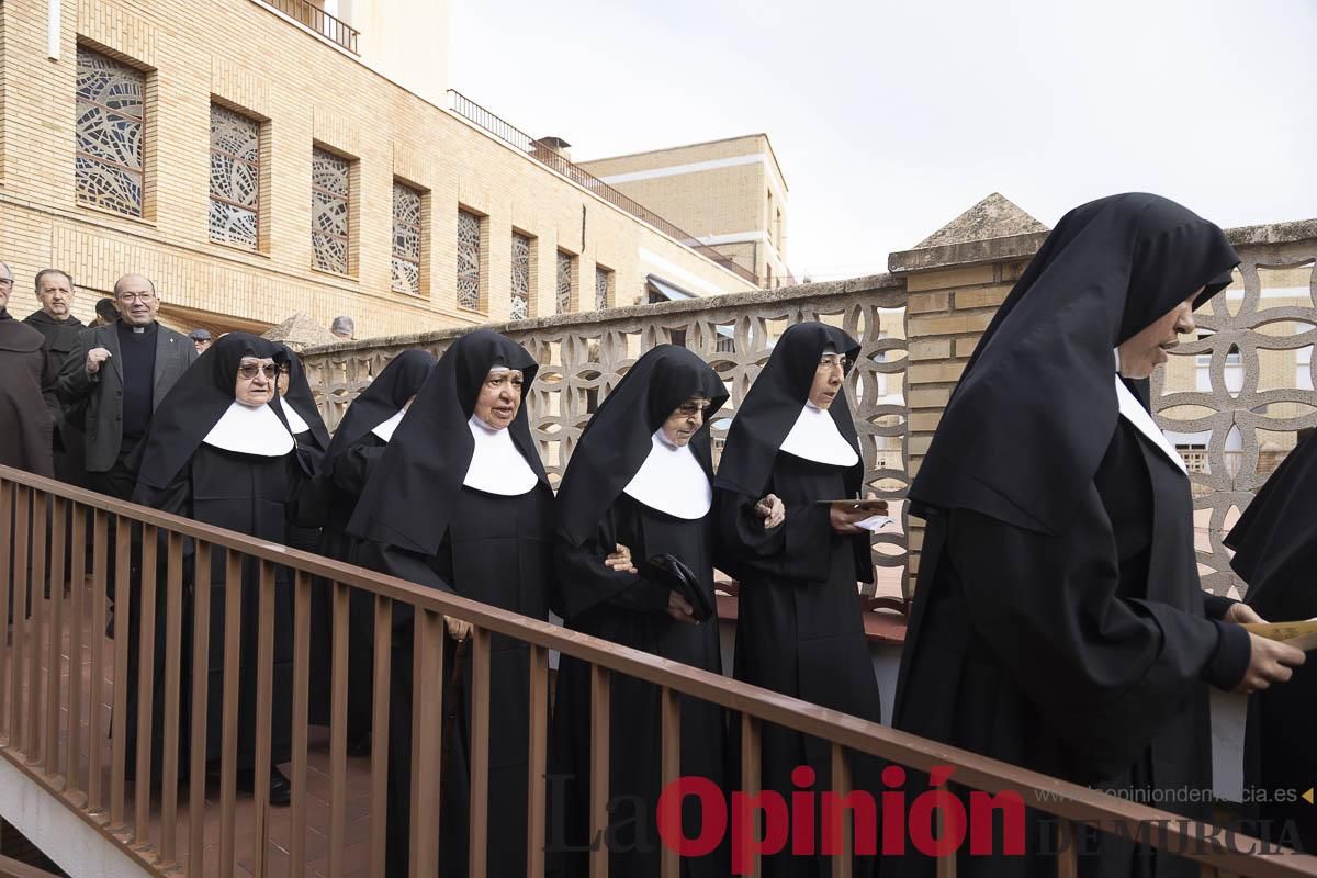 Así ha sido el traslado del cuatro y la reliquia de Santa Teresa de Jornet desde el Asilo hasta la Parroquia de la Concepción en Caravaca