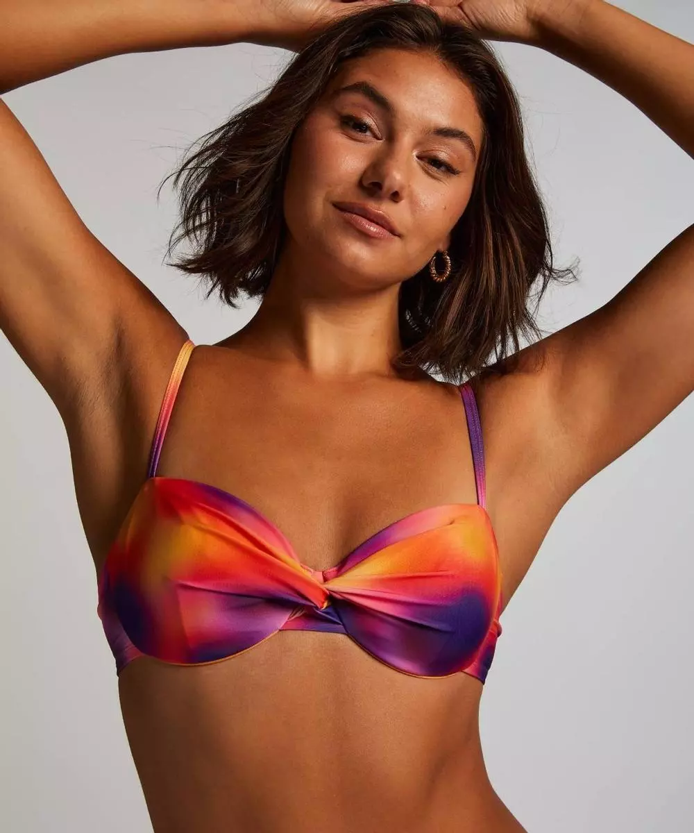 4. Top de bikini ‘tie dye’, de Hunkemöller: