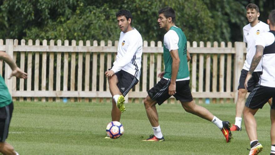 Parejo vuelve a entrenar con el grupo.