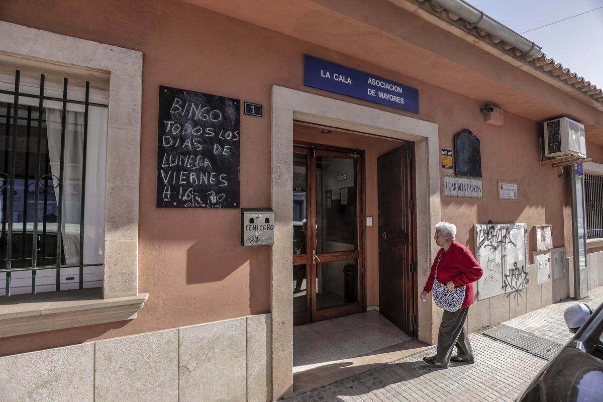 Los jubilados de Son Cladera, en pie de guerra contra el desahucio del club de la tercera edad: «De aquí no nos mueven»