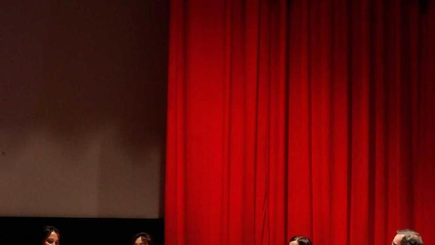 Por la izquierda, Carmen Santano, Marta Villamil, Ana Suárez Guerra y José Ramón Riera, ayer, en la Casa de Cultura de Avilés.