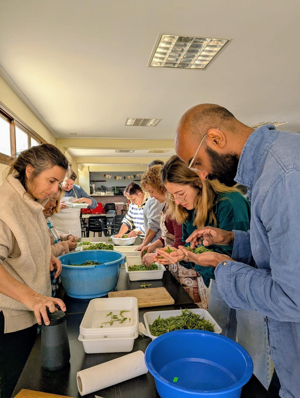 Galería: las imágenes del taller de cuinat organizado por la Asociación de Vecinos de Can Tomàs Galería: las imágenes del taller de cuinat organizado por la Asociación de Vecinos de Can Tomàs