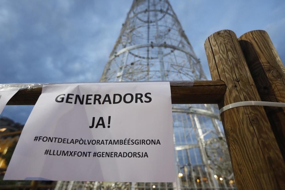 Encesa dels llums de Nadal a Girona amb protestes