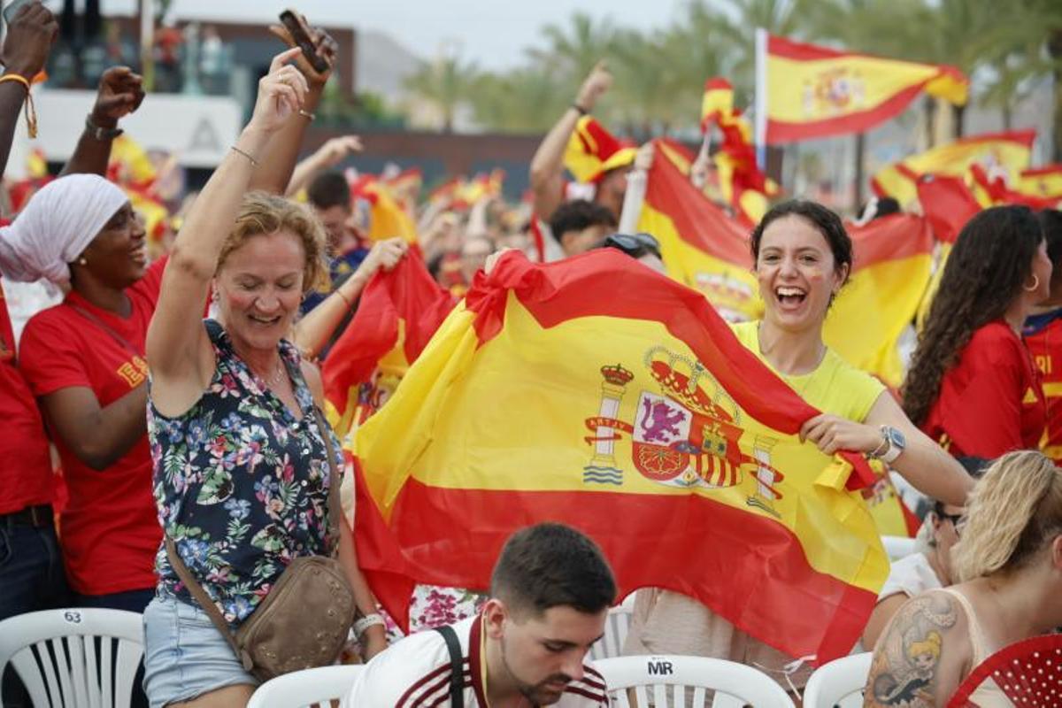 Los mejores momentos de la afición de España en Cartagena, en fotos