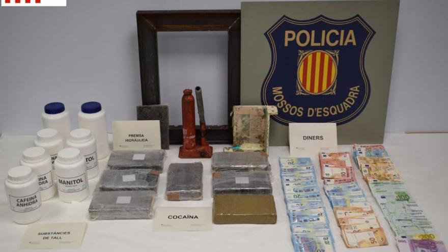 Descobreixen set quilos de cocaïna i 53.000 euros ocults en un cotxe a Girona