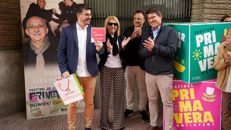 Ontinyent honra con una calle al difunto empresario del ocio Luis Martínez