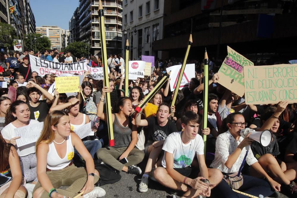 Protesta de estudiantes en Valencia contra la reválida