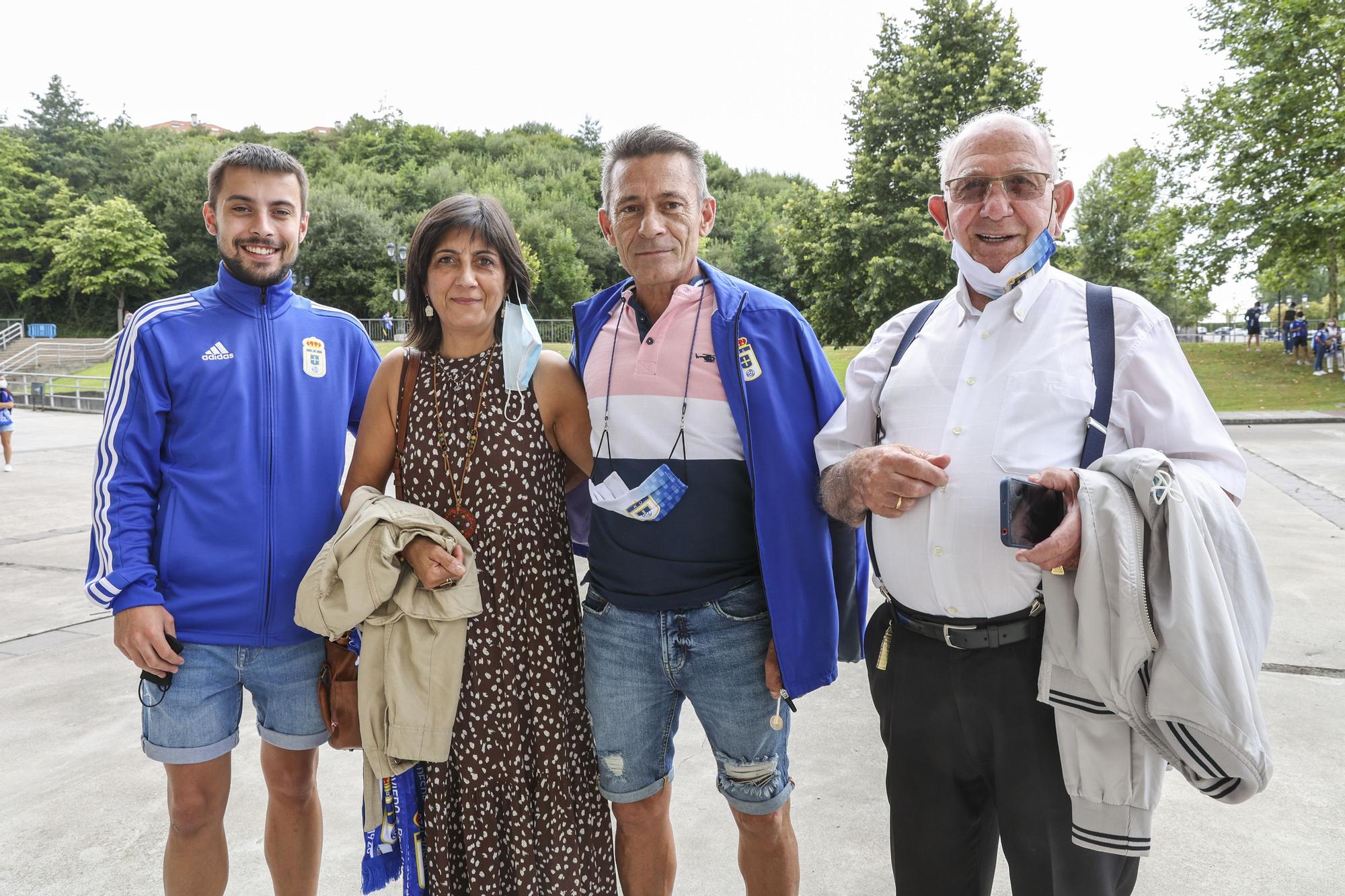 En imágenes: los aficionados del Real Oviedo vuelven al campo