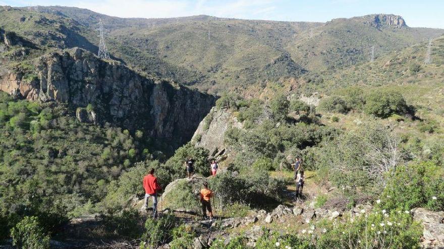 Un grupo de turistas en Arribes del Tormes