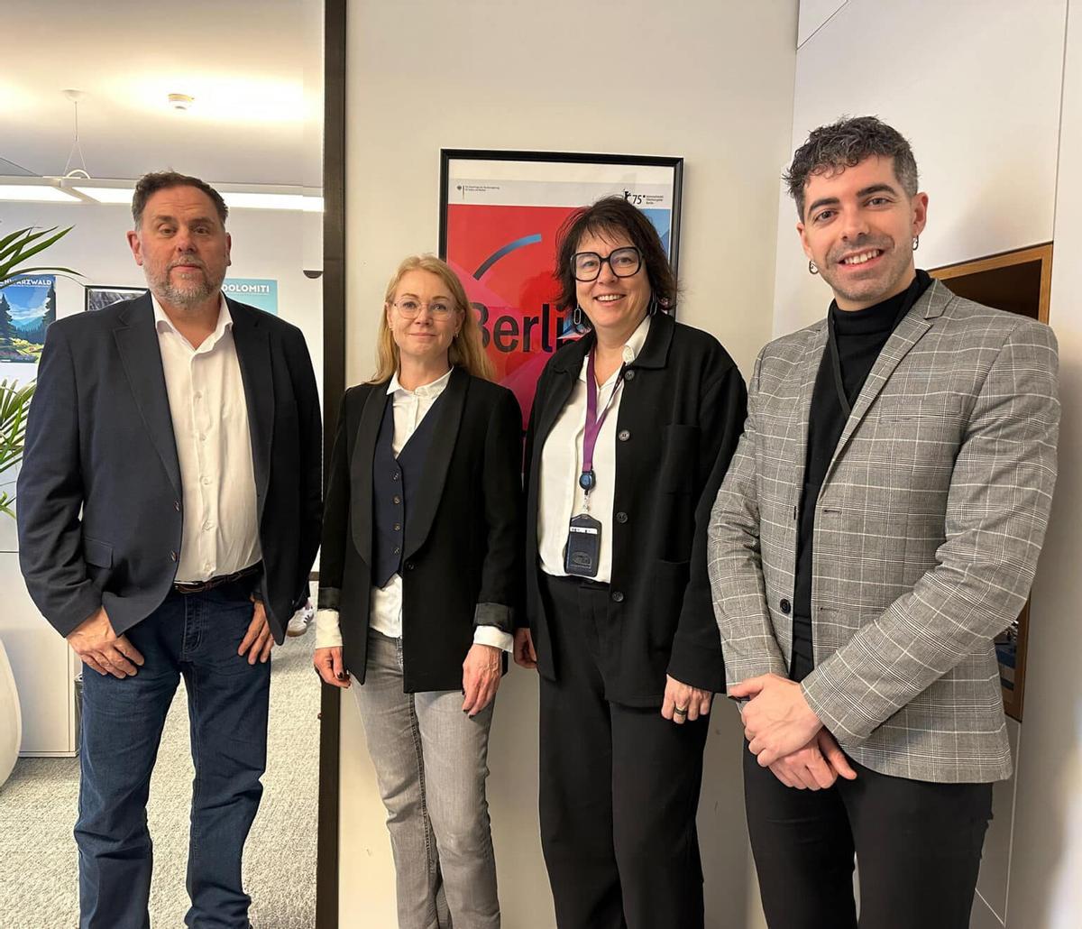 Junqueras, Diana Riba y Adrià Guevara (ERC) con la secretaria general de 'The Left', Maj Aslett-Rydbjerg.