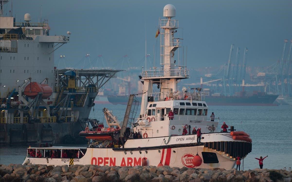 zentauroepp46371304 the ship of spanish ngo proactiva open arms arrives in the s181228092144