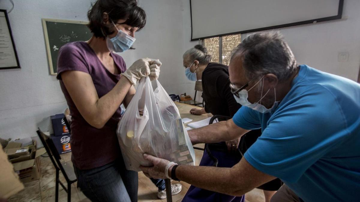 Reparto de alimentos en la Zona Norte durante el confinamiento