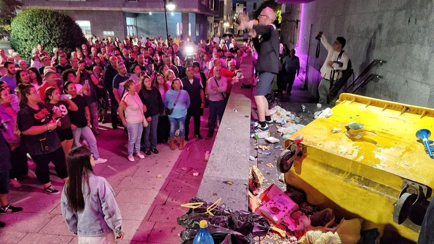 La junta de la Mancomunidad sale escoltada de noche tras los disturbios de la basura