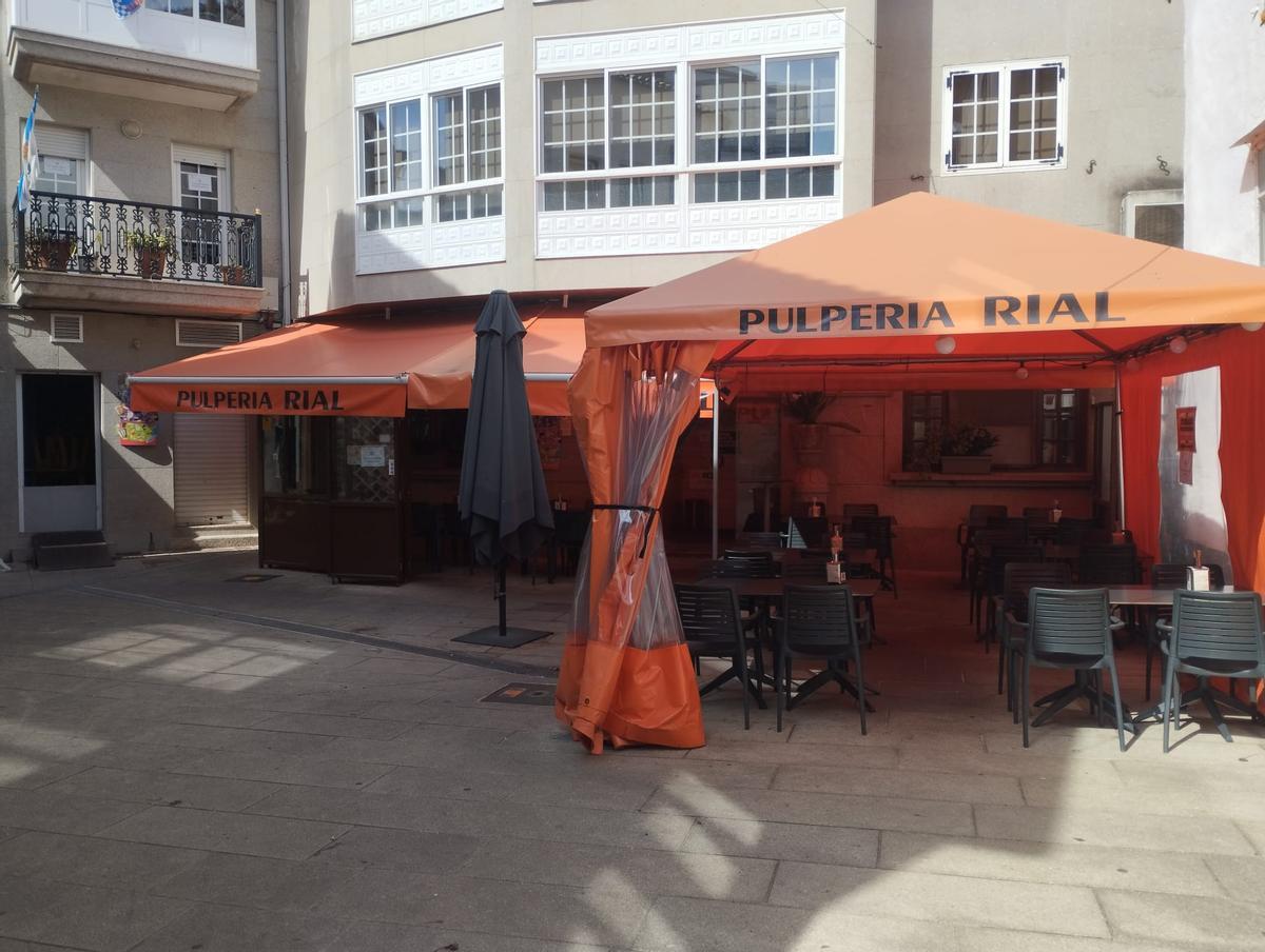 Pulpería Rial en la Plaza Pepe Domingo Castaño, Padrón