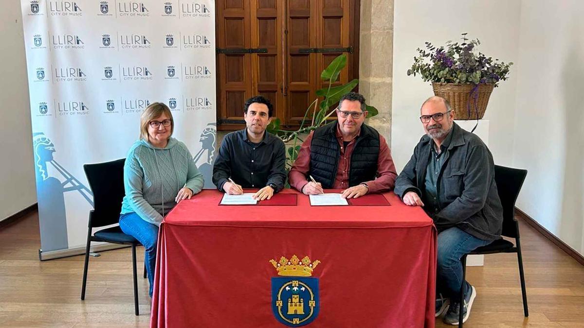 Firma del convenio para los bonos de comercio de 2025