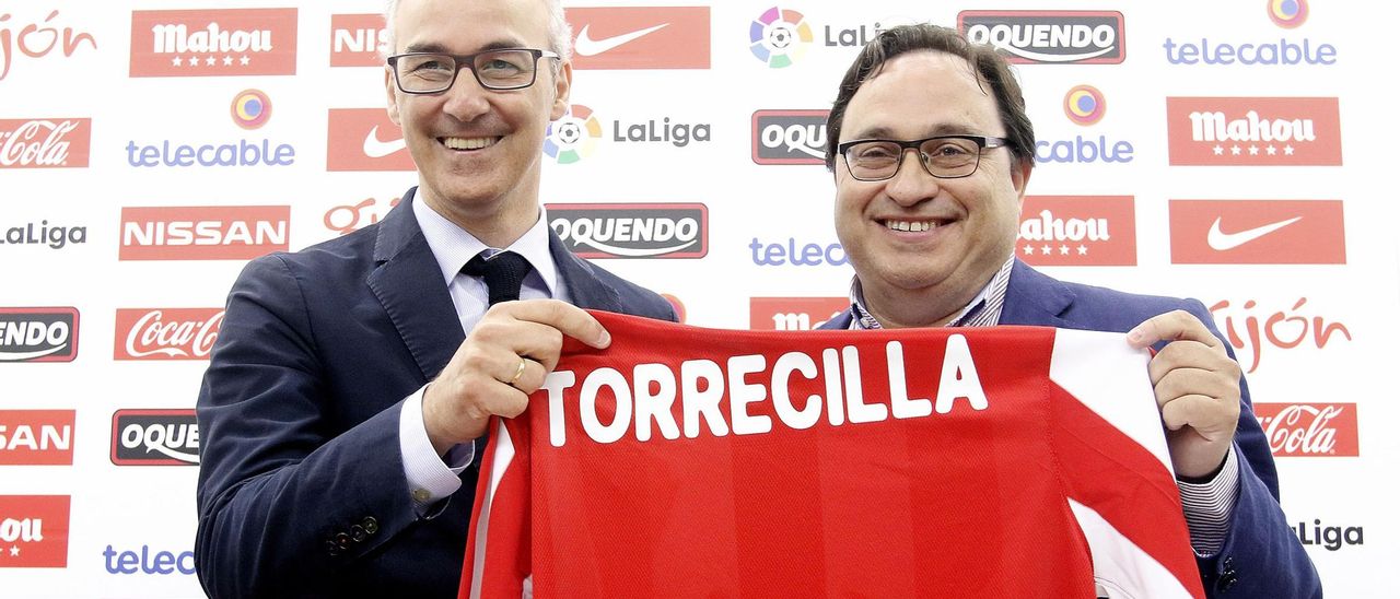 Miguel Torrecilla y Javier Fernández, durante la presentación del primero como director deportivo