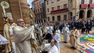 Celebración del Corpus en Oviedo: sintonía (un estreno) y lleno