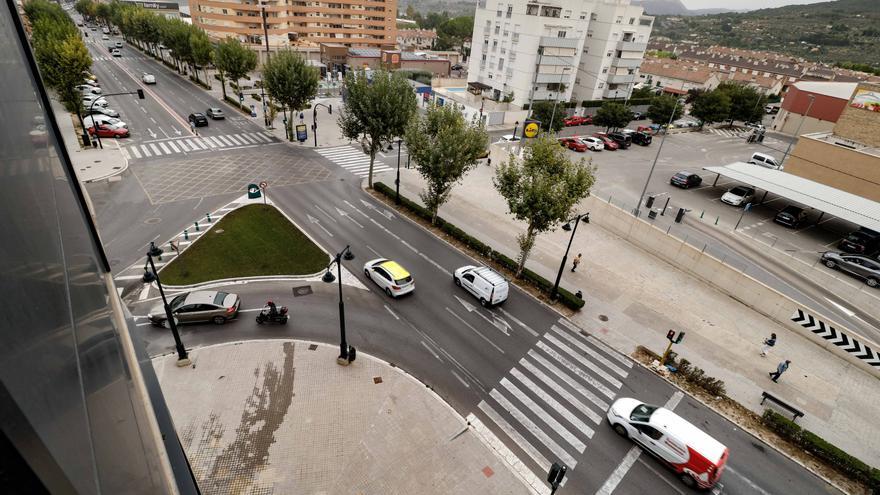 Una vía convertida en autopista urbana en Alcoy