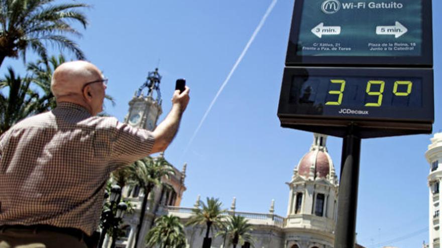 &#039;40 grados a la sombra&#039;, la temática de &#039;Comando actualidad&#039;.